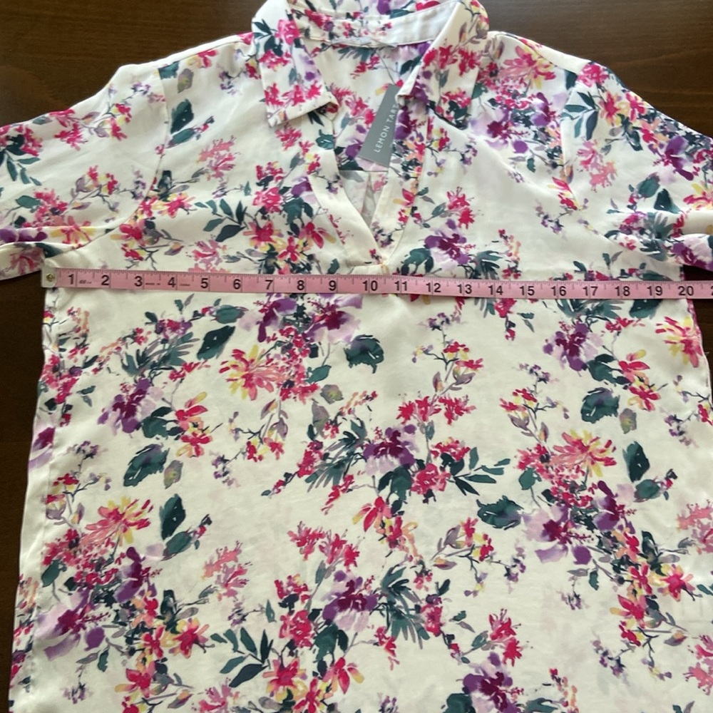 Lovely Floral Women's Top by Lemon Tart, size XS. NWT - Picture 6 of 10